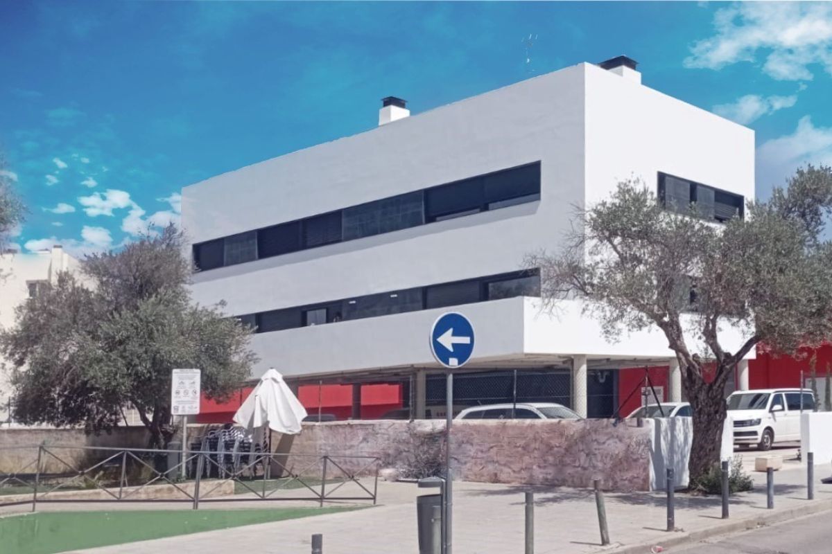 Realización de viviendas plurifamiliares en Carrer Music Fermi Mari, Ibiza por Dinámica Construcción.