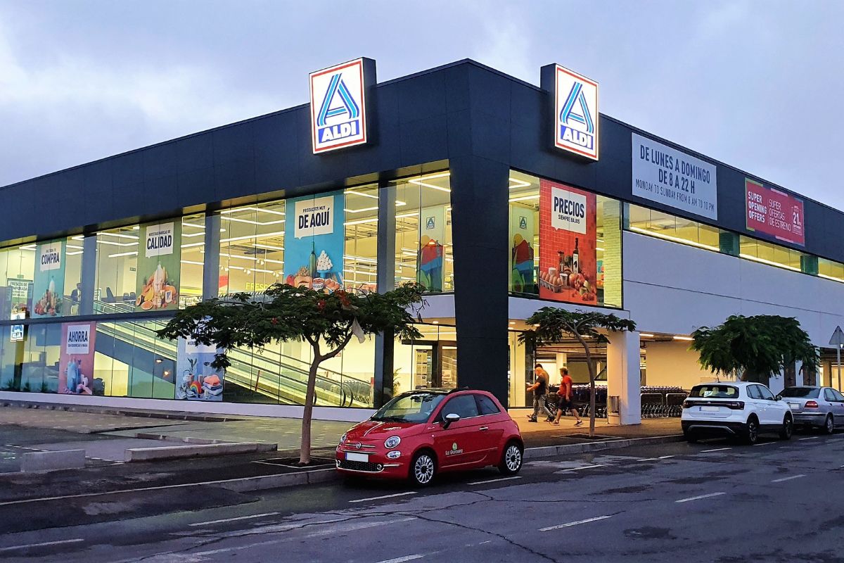 Dinámica Construcción lleva a cabo la construcción del nuevo supermercado ALDI, ubicada en Adeje, Tenerife.