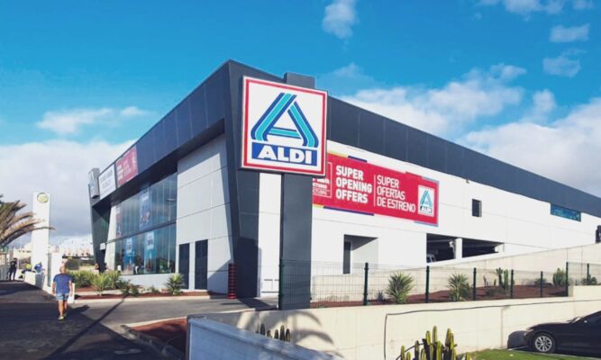Dinámica Construcción lleva a cabo la construcción del nuevo supermercado ALDI, ubicada en Granadilla, Tenerife.