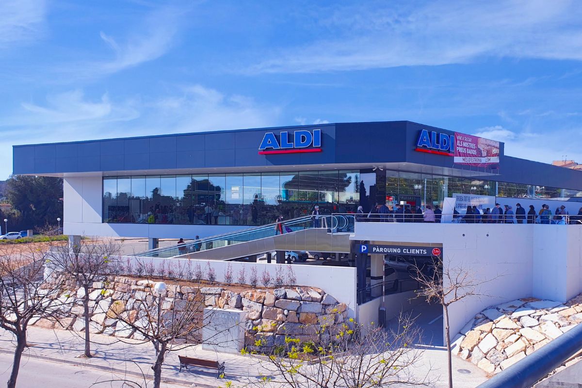 Dinámica Construcción lleva a cabo la construcción del nuevo supermercado ALDI, ubicada en Avda. Via Augusta, Tarragona